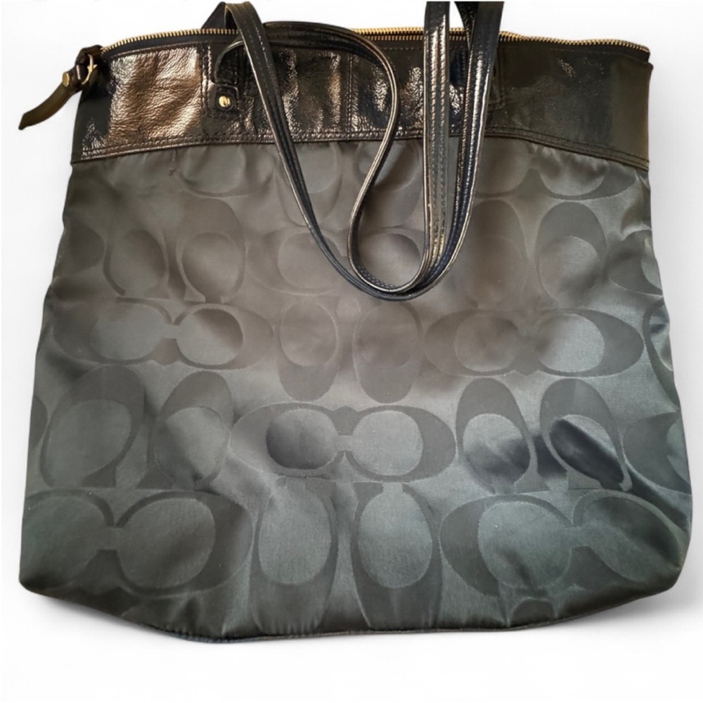 Vintage Coach Laura signature print
Large tote bag in Navy Blue - Picture 6 of 12